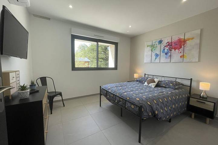Ferienhaus mit beheiztem Pool, privatem Garten und Klimaanlage in Couzon, Allier