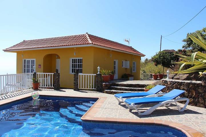 Ferienhaus für 5 Personen, mit Terrasse und Garten sowie Pool