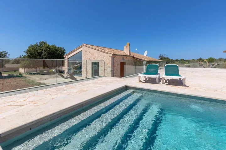 Casa de vacaciones para 4 personas, con jardín y vistas además de piscina y terraza - 1