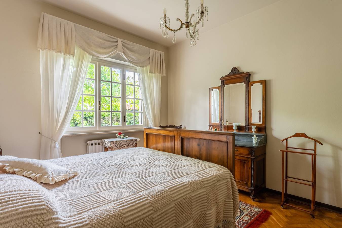 Entire apartment, Holiday Apartment 'Tea Rose House' with Terrace, Shared Garden & Wi-Fi in Capannori, Lucca Province