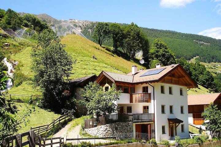 Appartamento intero, App. 1 Auhaus grande bellissimo appartamento per 2, ideale per 4 fino a 5 in Martello, Parco Nazionale dello Stelvio