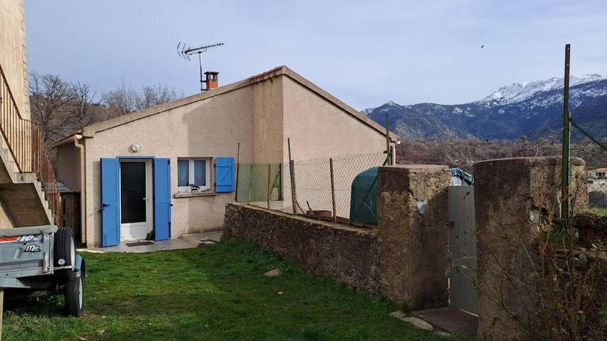 Location de vacances pour 4 personnes, avec Terrasse ainsi que Jardin et Vue sur le lac à Calacuccia