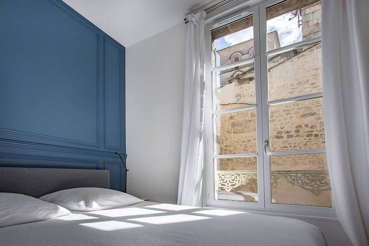 Ganze Wohnung, Beautiful apartment with parking historic center in Angoulême, Charente