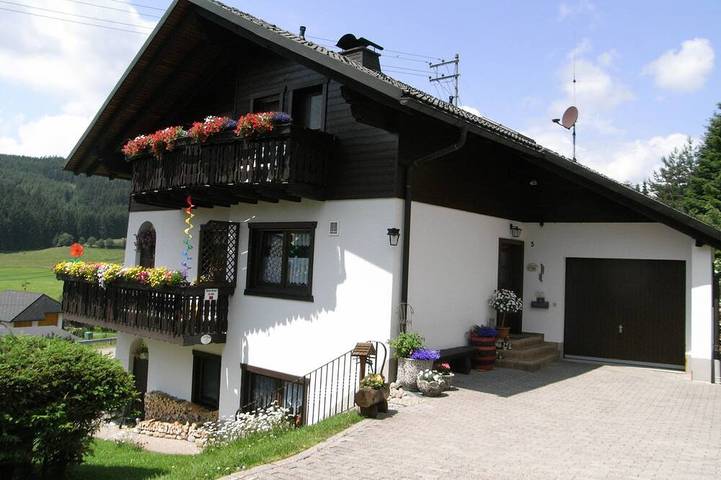 Hütte für 3 Personen, mit Terrasse und Garten in Schluchsee