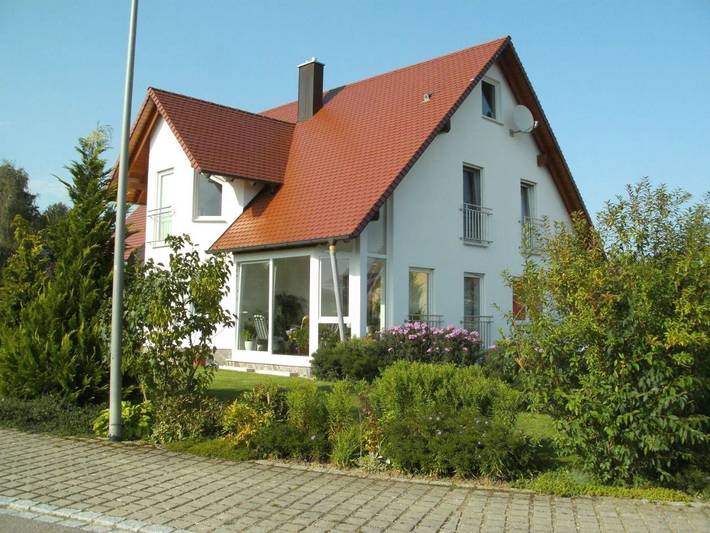 Ferienwohnung für 3 Personen, mit Terrasse in Burgau