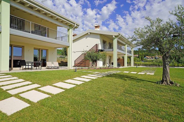 Ferienwohnung für 6 Personen, mit Seeblick und Garten sowie Terrasse in Manerba del Garda - 2