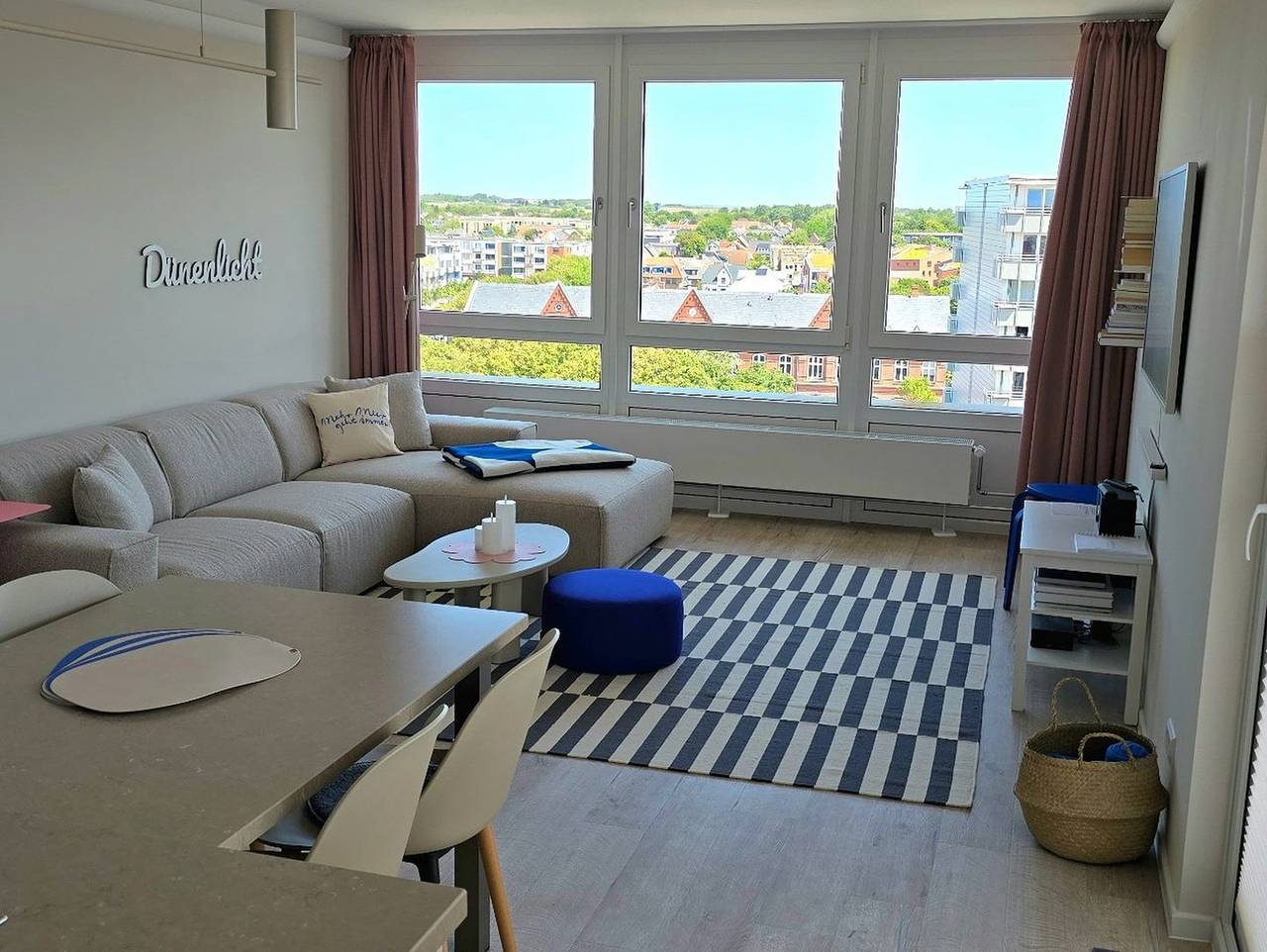 Ganze Wohnung, Moderne Ferienwohnung mit Balkon und privatem Parkplatz in Westerland (zentral) in Westerland, Sylt (Gemeinde)