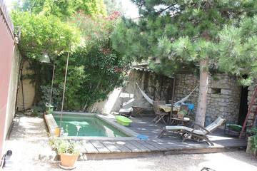 Gîte pour 4 personnes, avec terrasse à Noves