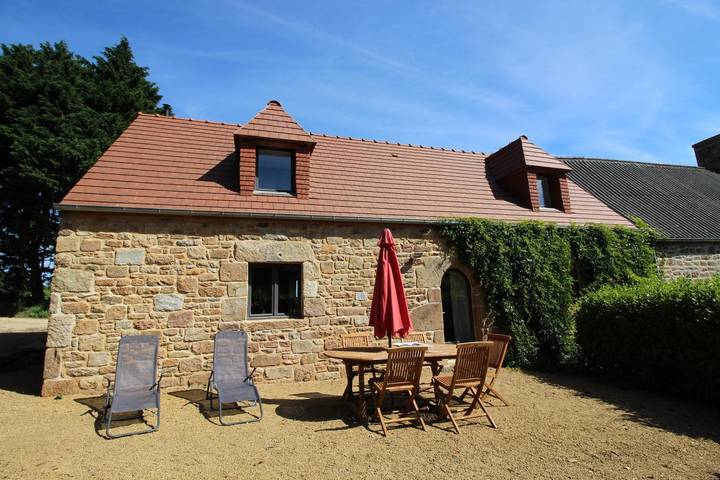 Gîte pour 5 personnes, avec Jardin et Piscine à Pleumeur-Bodou