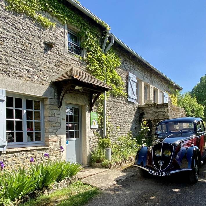 Gîte pour 5 personnes, avec jardin à Ozenay
