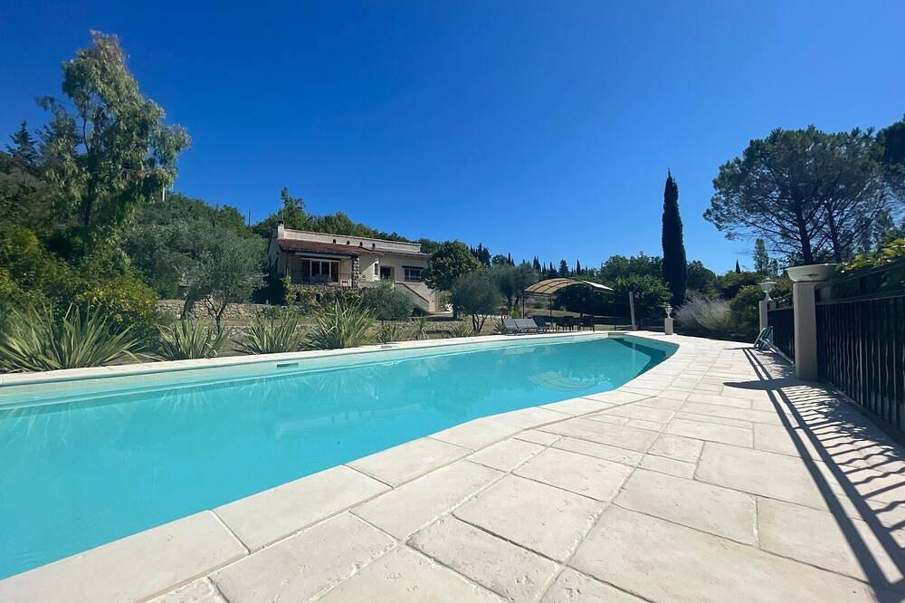 Villa con piscina privada - piscina climatizada - Tranquilo-A a la aldea. in Fayence, Region de Draguignan