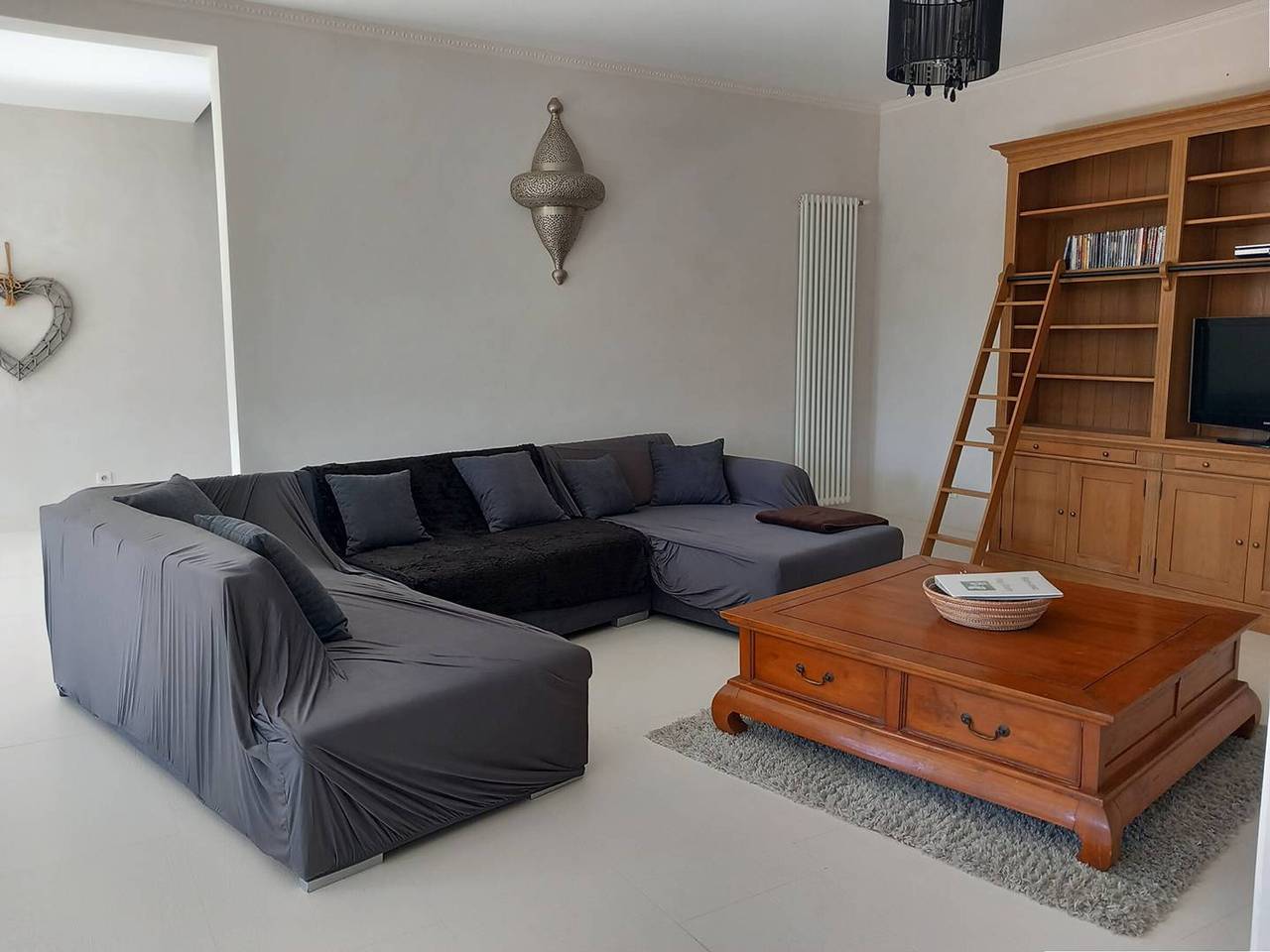 Detached house in Mendionde, 8 people, large garden, near Basque coast in Mendionde, Bayonne region