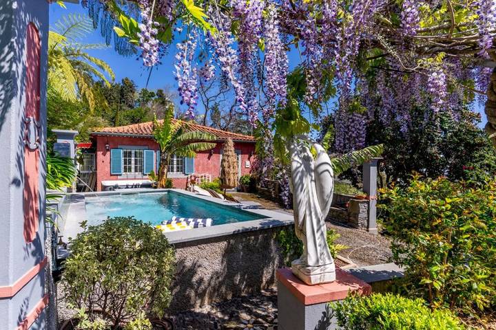 Villa für 6 Personen, mit Balkon und Whirlpool sowie Terrasse und Garten in Monte (Madeira)