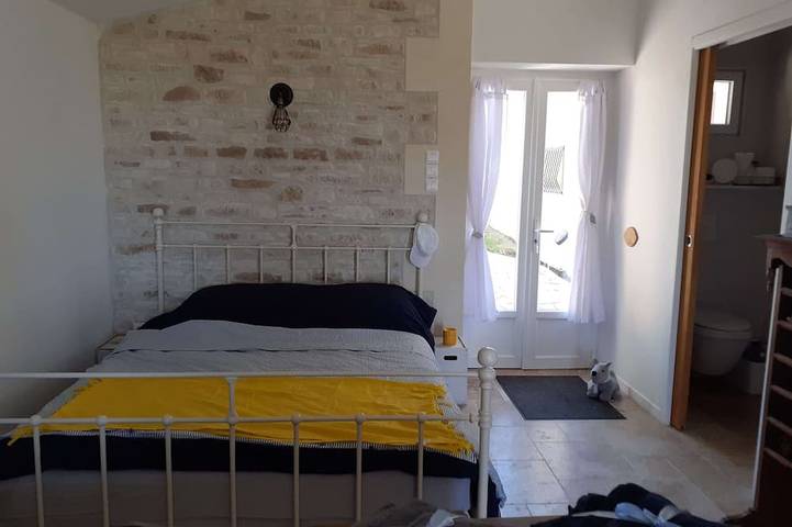 Gîte pour 2 personnes, avec terrasse et jardin à Chenac-Saint-Seurin-d'Uzet - 4