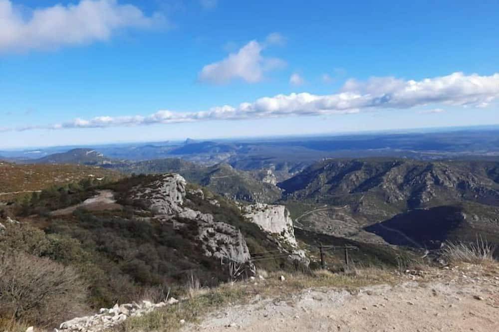 Maison lumineuse avec jardin in Neffiès, Région de Béziers