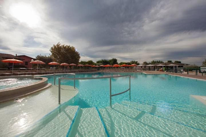 Ferienhaus für 6 Personen, mit Whirlpool und Kinderpool sowie Pool in Sirmione