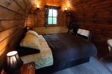 Log Cabin for 2 People in Cornwall, South West England, Photo 3