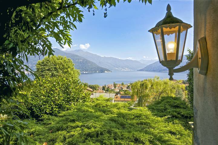Ferienhaus für 4 Personen, mit Garten und Seeblick sowie Ausblick und Terrasse in Lago Maggiore (Lombardei) - 2