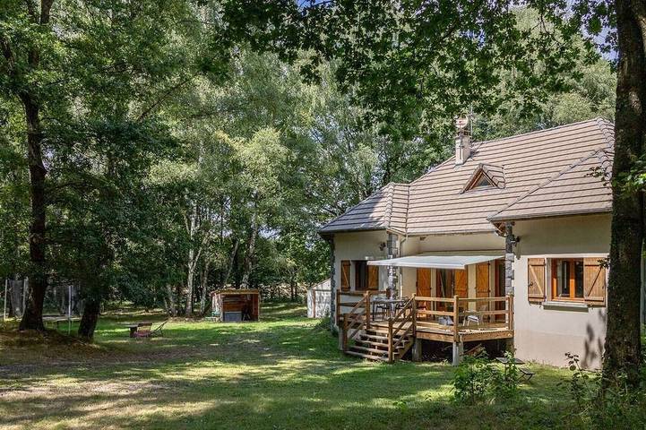 Gîte pour 8 personnes, avec terrasse et jardin dans Puy-Saint-Gulmier