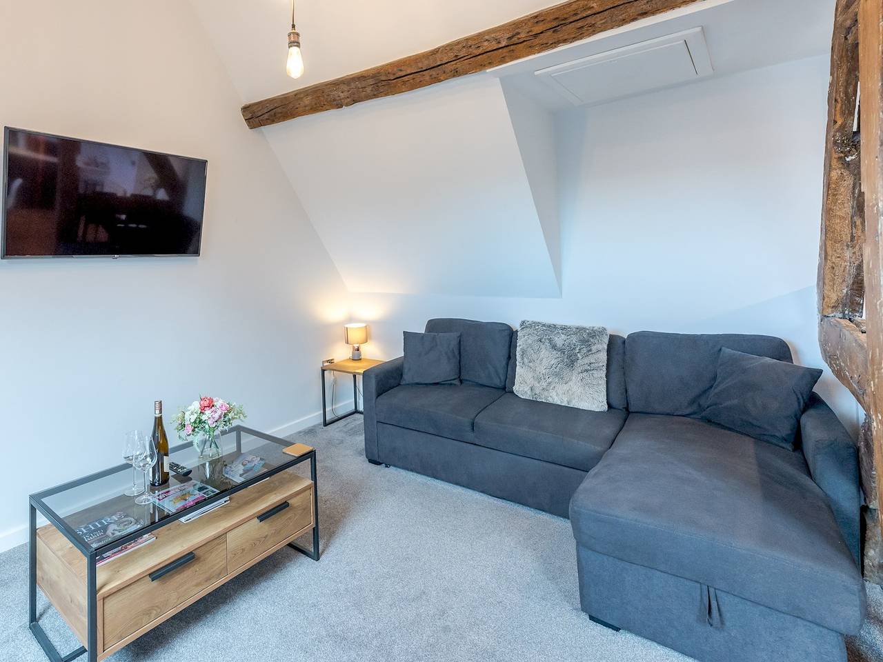 Entire apartment, 5C Charming Town Centre Apartment With Roof Top Views - Pass the Keys in Shrewsbury, Shropshire