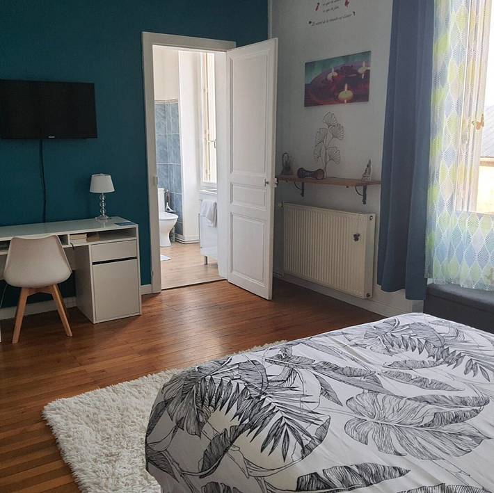 Chambre d’hôte pour 4 personnes, avec piscine ainsi que jardin et vue sur le lac dans les Deux-Sèvres - 2