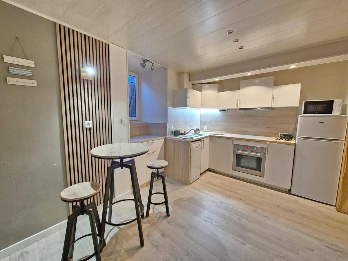 Appartement entier, One-Bedroom Apartment in Clermont-Ferrand, Parc naturel régional des Volcans d'Auvergne