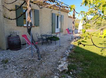 Gîte pour 4 personnes, avec jardin et terrasse dans le Vaucluse