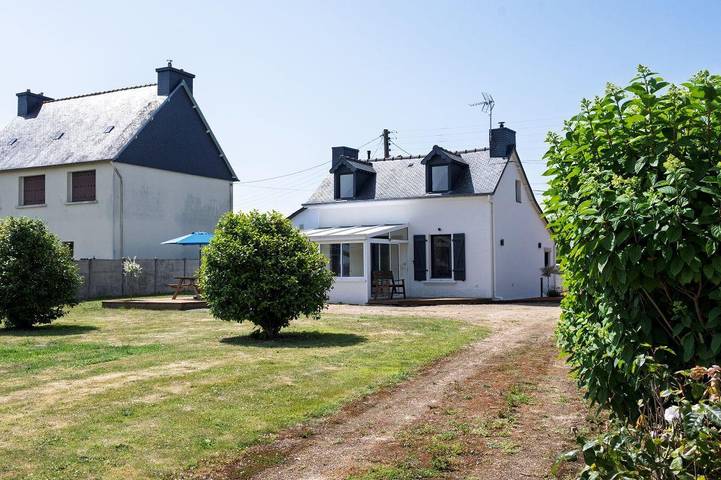 Gîte pour 4 personnes, avec terrasse et jardin à Plouézec - 2