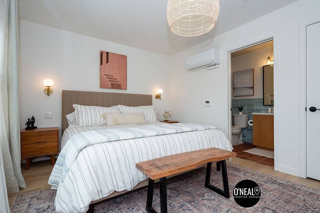 Ganze Wohnung, Beach Getaway in the Heart of Capitola Village! in Capitola, Santa Cruz County