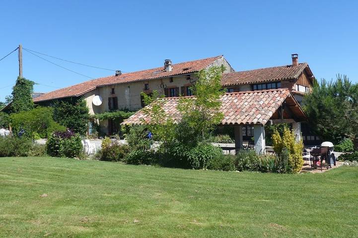 Agriturismo pour 16 personnes, avec jardin à La Bastide-de-Besplas