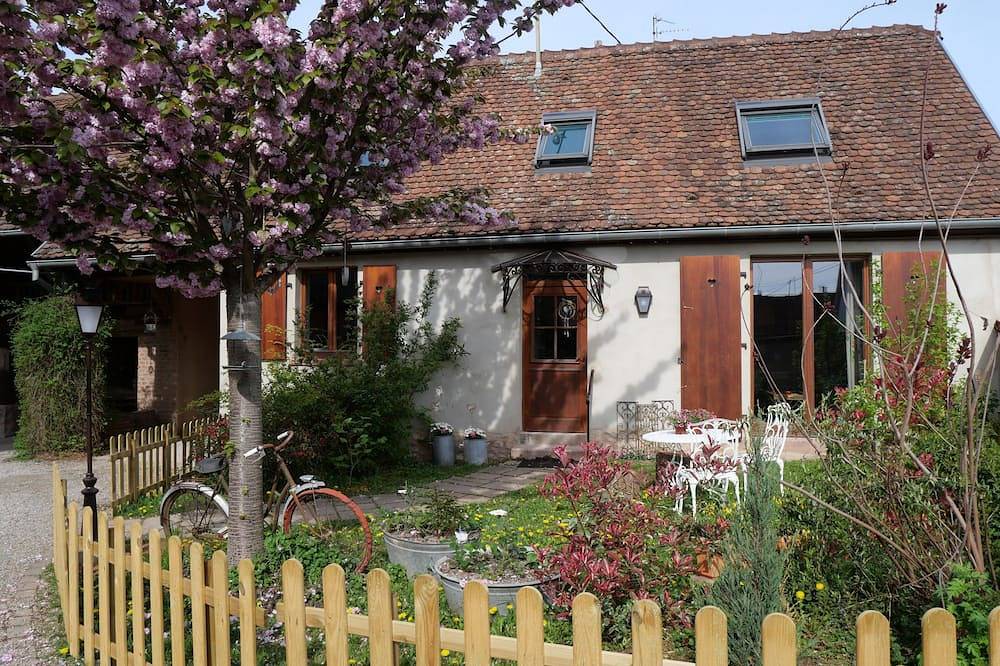 Un bouquet sur un toit in Hilsenheim, Région de Sélestat-Erstein