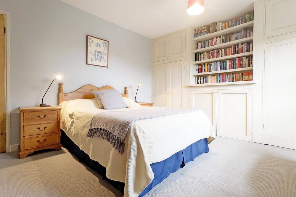 Dolphin Cottage -  a cosy cottage that sleeps 4 guests  in 2 bedrooms in Hayling Island, Havant