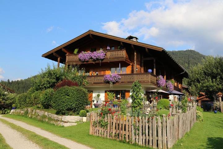 BnB für 2 Personen, mit Ausblick und Seeblick sowie Sauna und Garten in Reit im Winkl