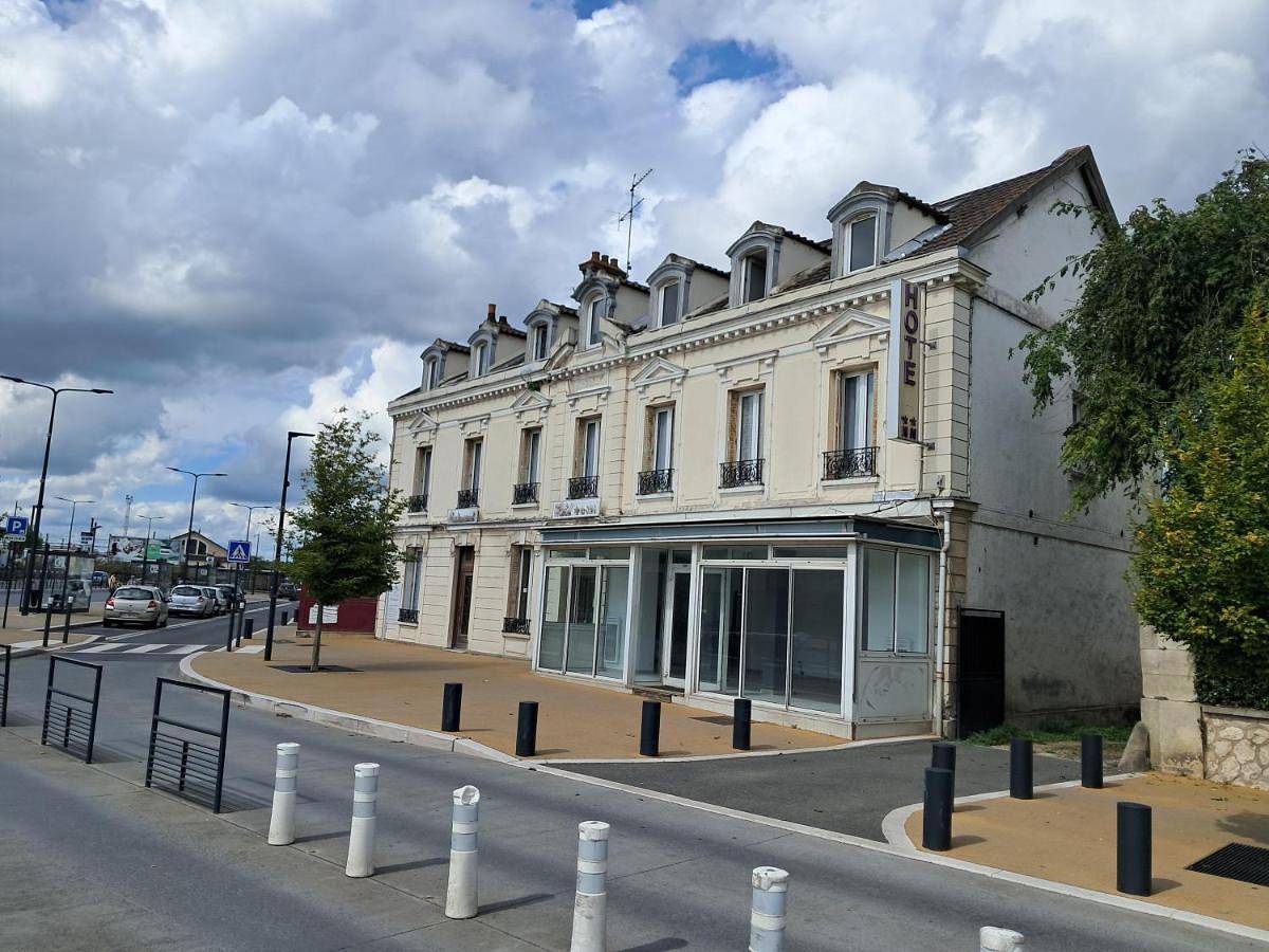 Twin Room in Montereau-Fault-Yonne, Seine-et-Marne