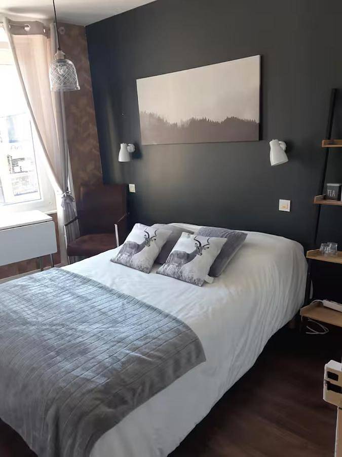 Double Room with Private Bathroom in Bréhal, Région de Coutances