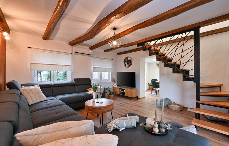 Charmante 160 m² große Wohnung mit Pool, Terrasse und WLAN in Kapela, Bjelovar-Bilogora