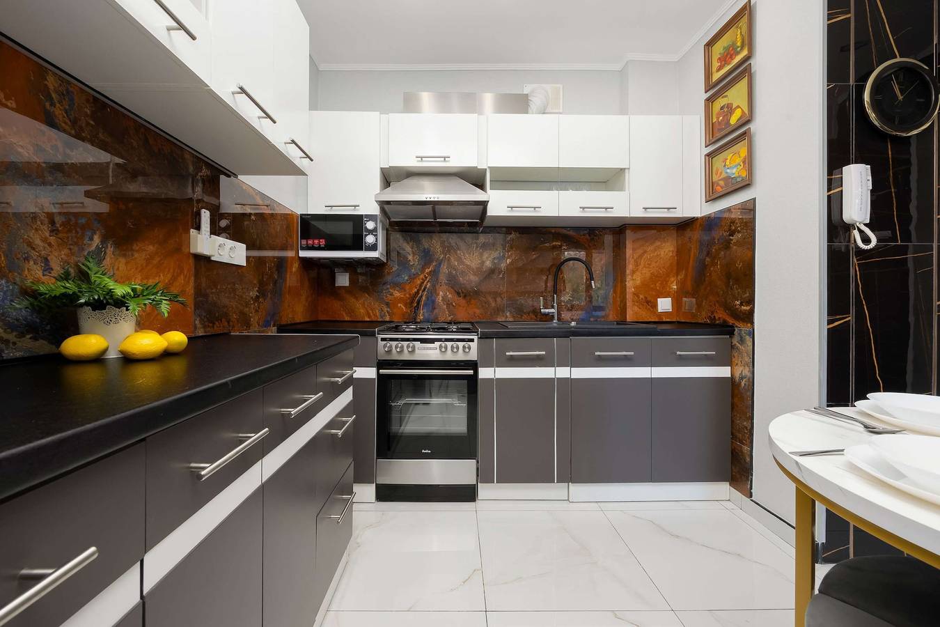 Entire apartment, Dickensa 10   Warsaw   Comfortable Apartment   Near Park Szcz    liwicki in Warsaw, Masovia