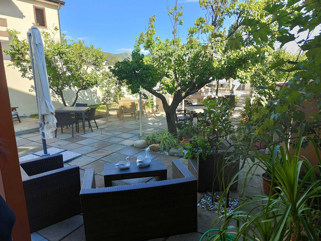 Holiday Home 'Villa Antoinette' with Private Terrace, Wi-Fi and Air Conditioning in Capitana, Cagliari Province