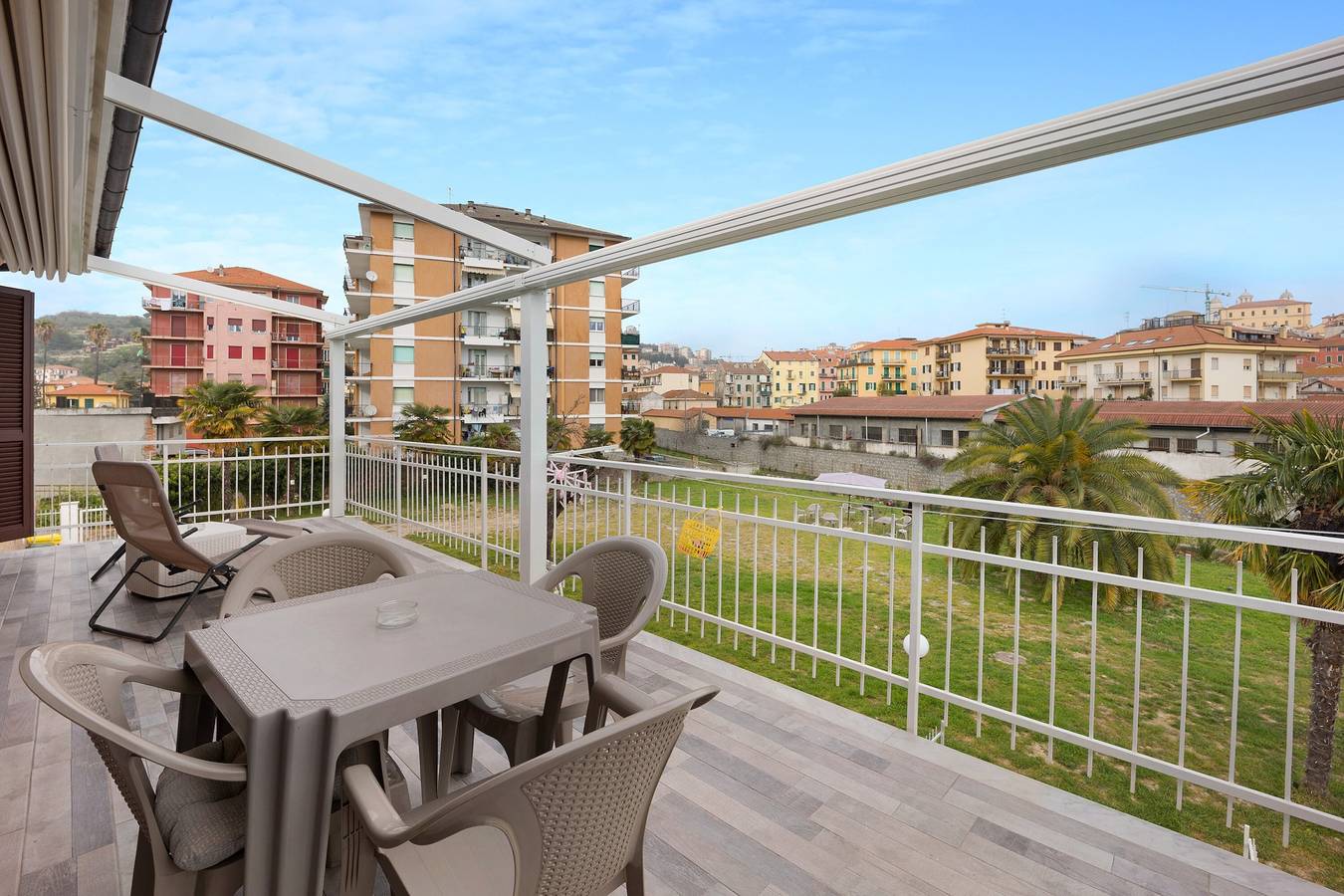 Apartamento inteiro, Casa de férias 'Il Gattino Di Porto Appartamento 5' com piscina partilhada, Wi-Fi e Ar Condicionado in Porto Maurício, Imperia