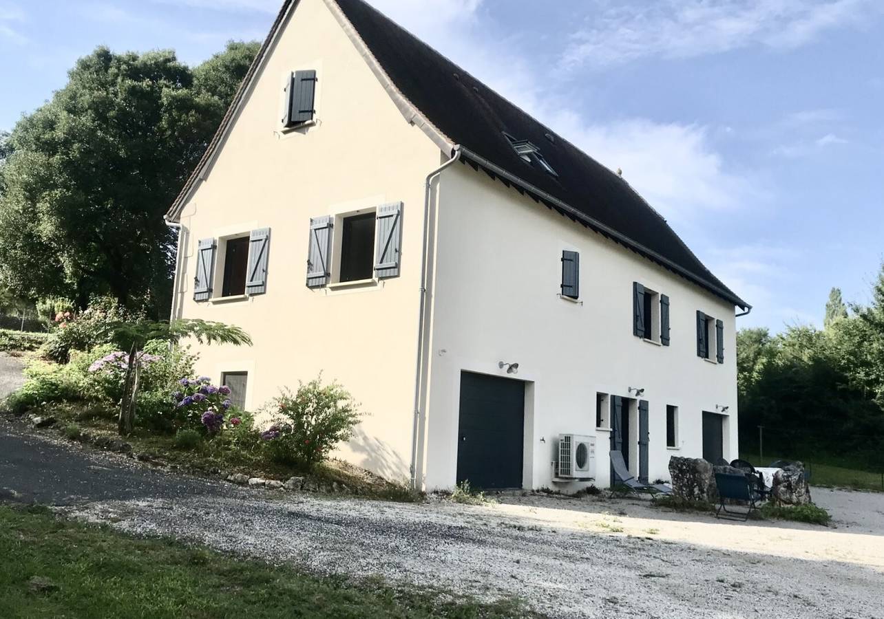 Maison de vacances « Gîte Chez Léontine » avec terrasse privée, Wi-Fi et climatisation in Lacave, Parc Naturel Régional des Causses du Quercy
