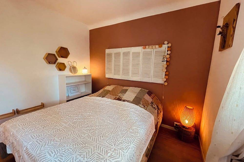 A 2 Mins du Village de Lourmarin. Maison au Calme Avec Grande Piscine et Jardin in Lourmarin, Regionaler Naturpark Luberon