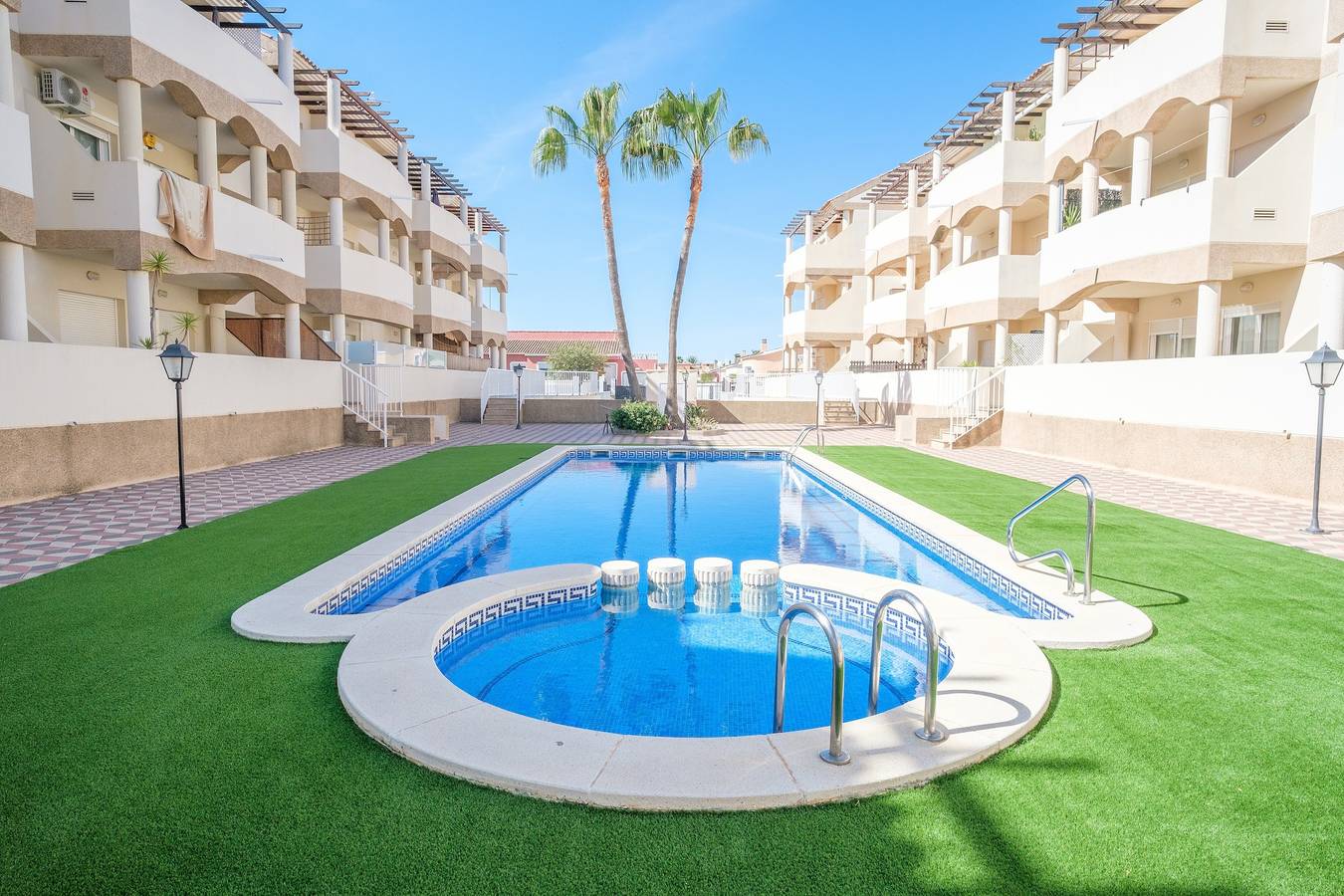 Apartamento entero, Apartamento "Playasol" con piscina compartida, terraza privada y A/C in Zona Triador, Vinaroz