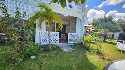 Gîte pour 2 personnes, avec jardin et piscine ainsi que vue et terrasse dans Nettlé Bay