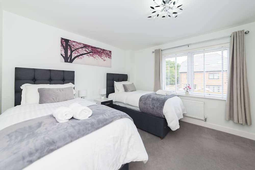 Greenfield Modern 3 Bed room Home - Southscote lane, Reading in Reading, Berkshire
