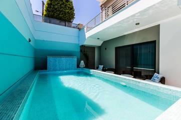 Cottage pour 2 personnes, avec terrasse ainsi que vue et piscine à Réthymnon