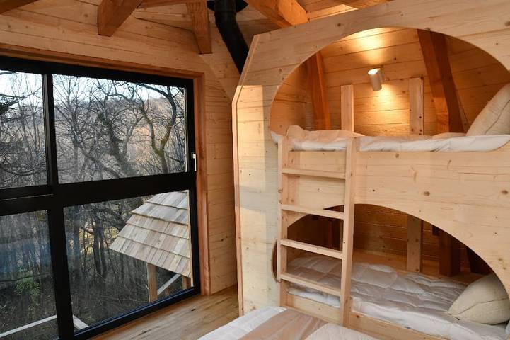 Location de vacances pour 4 personnes, avec balcon ainsi que piscine et jacuzzi à La Côte-Saint-André - 3