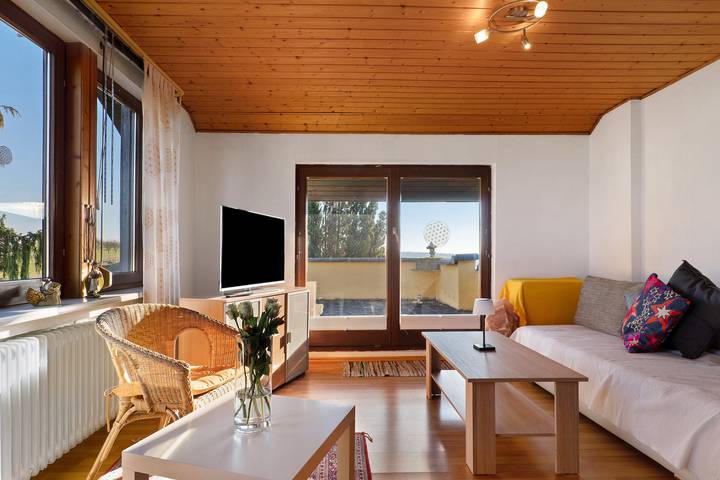 Appartamento intero, Appartamento 'Schöne Aussicht' con terrazza privata e Wi-Fi in Gemmrigheim, Kraichgau
