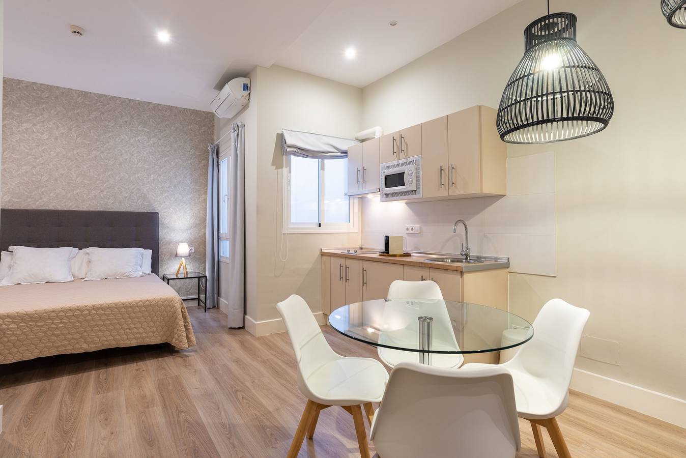Entire studio, Studio for 4 people in Malaga Centro Historico, Malaga
