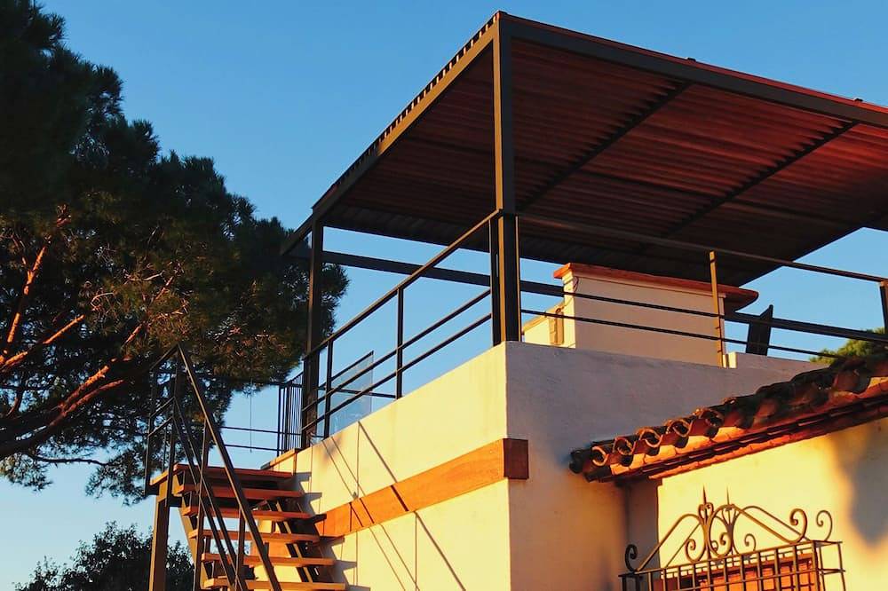 The Pergola Suite, sea view retreat near Barcelona in Supermaresme, San Andrés de Llavaneras