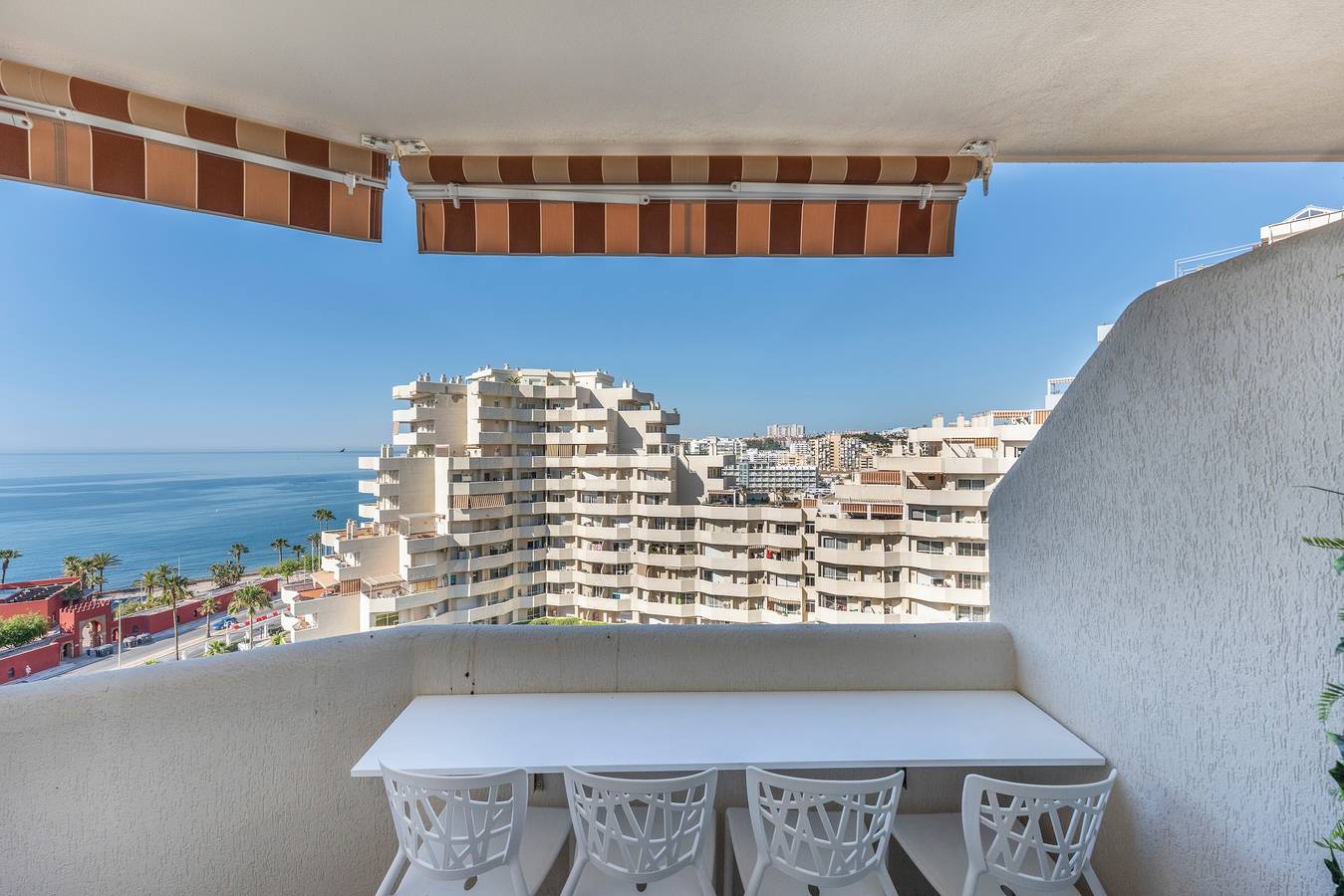 Estúdio inteiro, Estúdio 'Benal Beach Sea View' com piscina partilhada, Wi-Fi e ar condicionado in Benalmádena Costa, Benalmádena